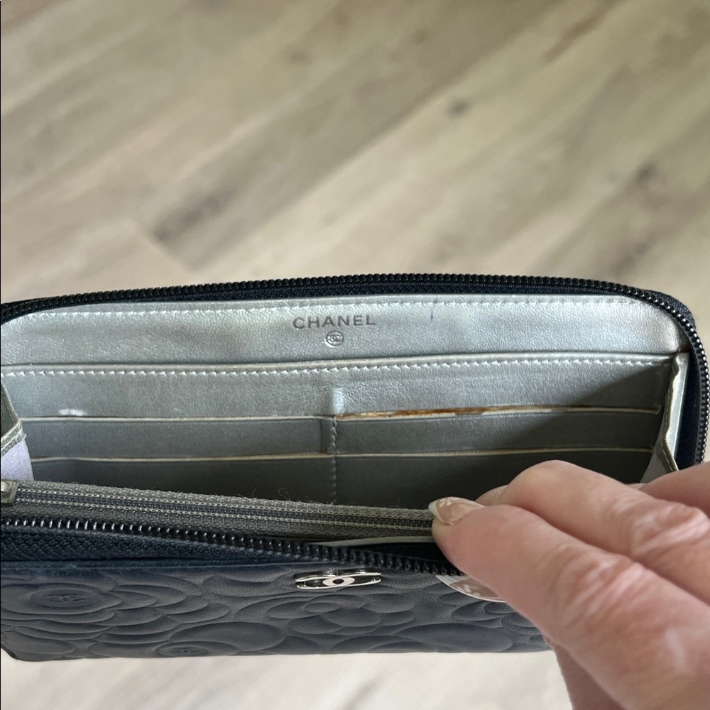 🖤 CHANEL Camillia Zippy Leather Long wallet Black Authentic - Picture 14 of 17